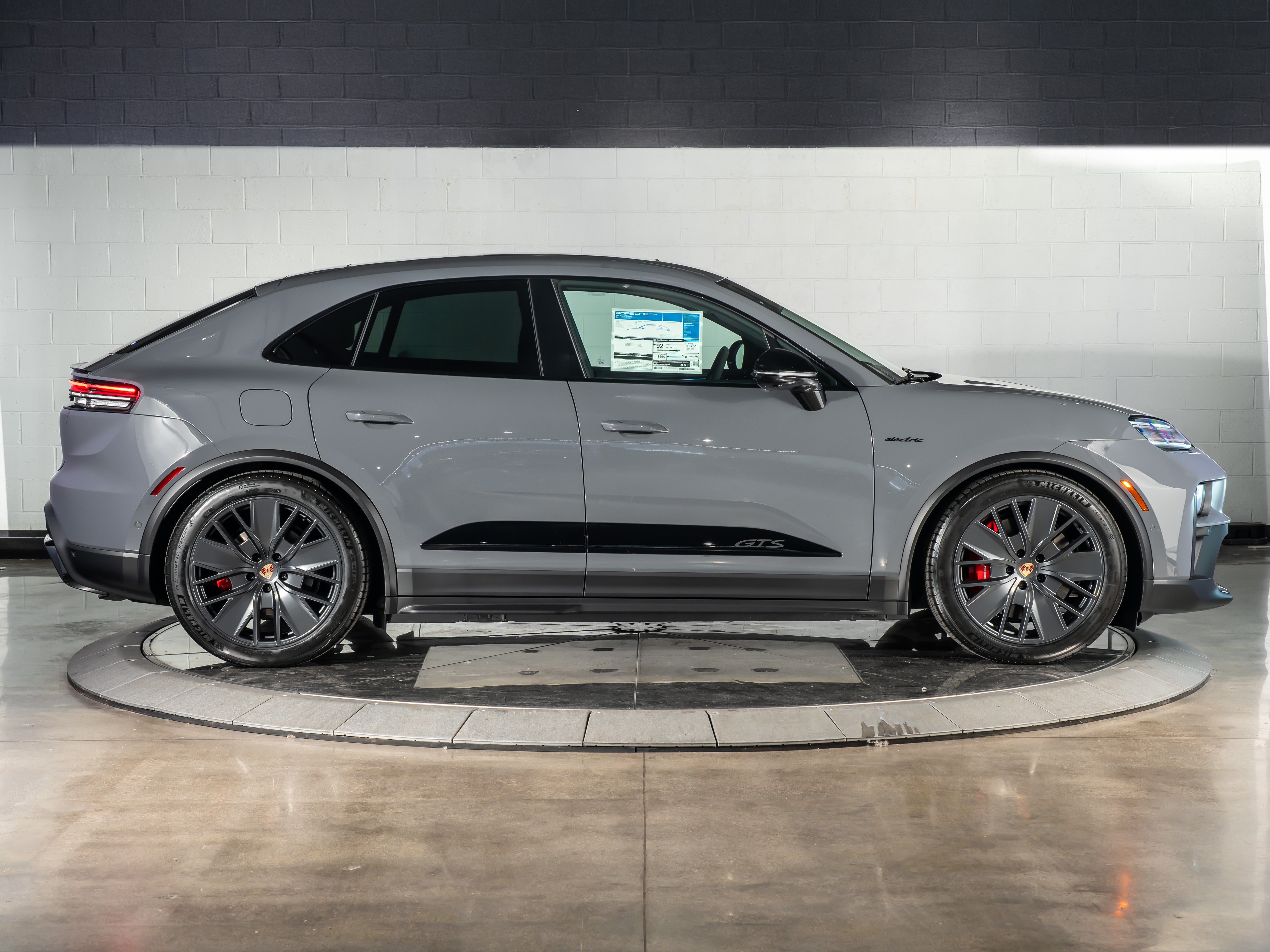 2026 Porsche Macan Ev GTS
