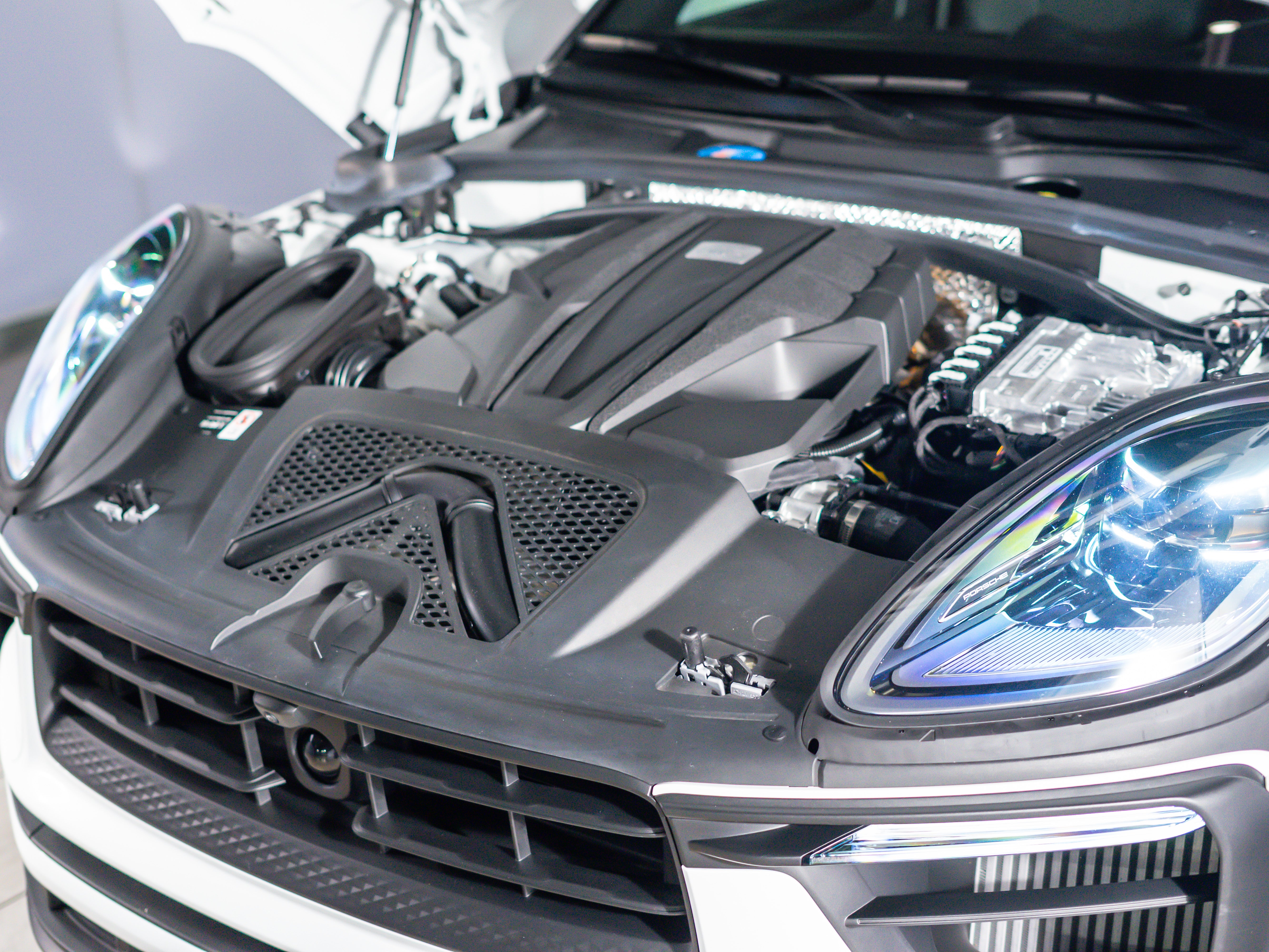 2025 Porsche Macan S