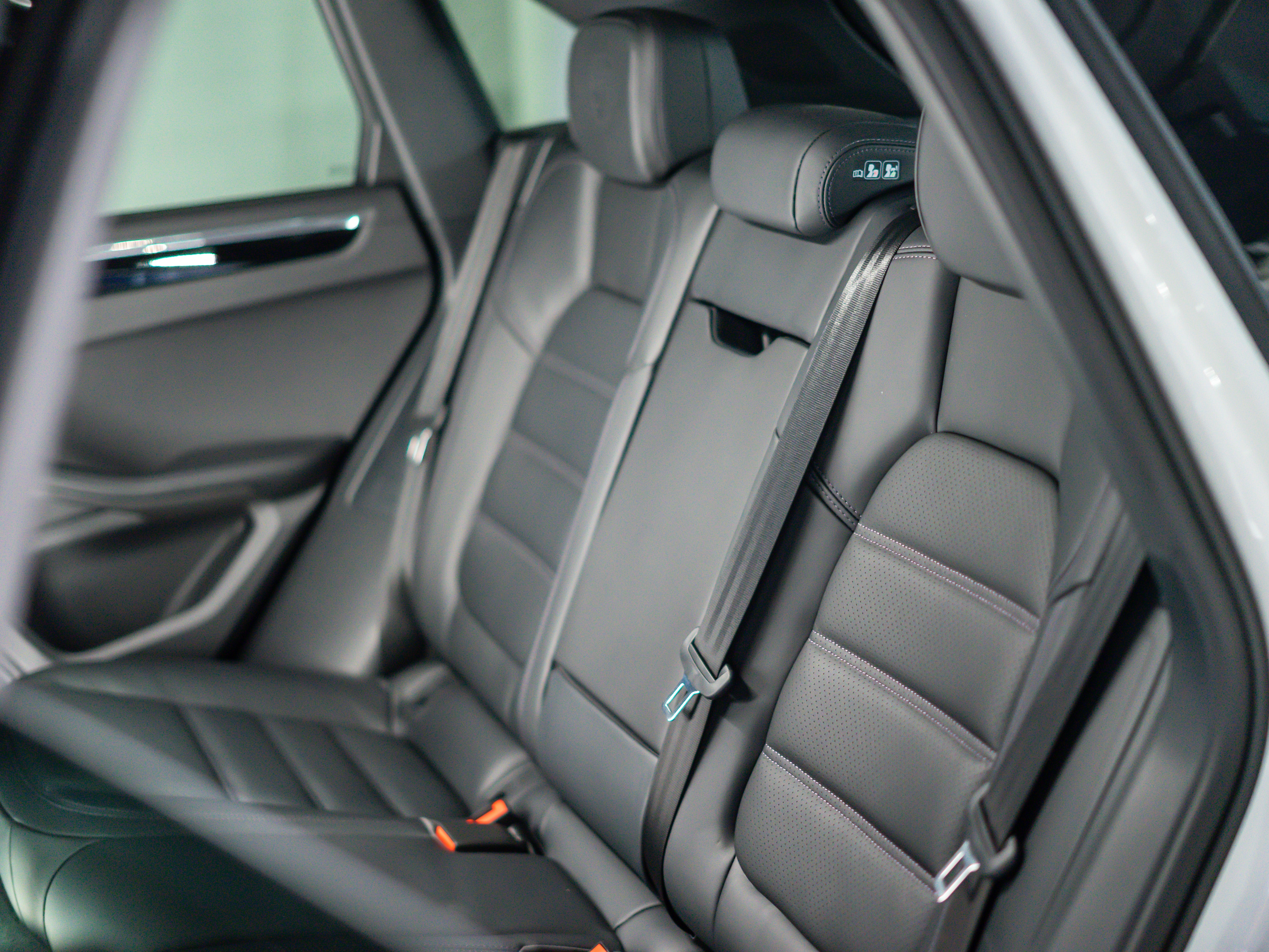 2025 Porsche Macan S
