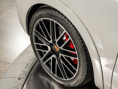 2026 Porsche Cayenne Gts GTS