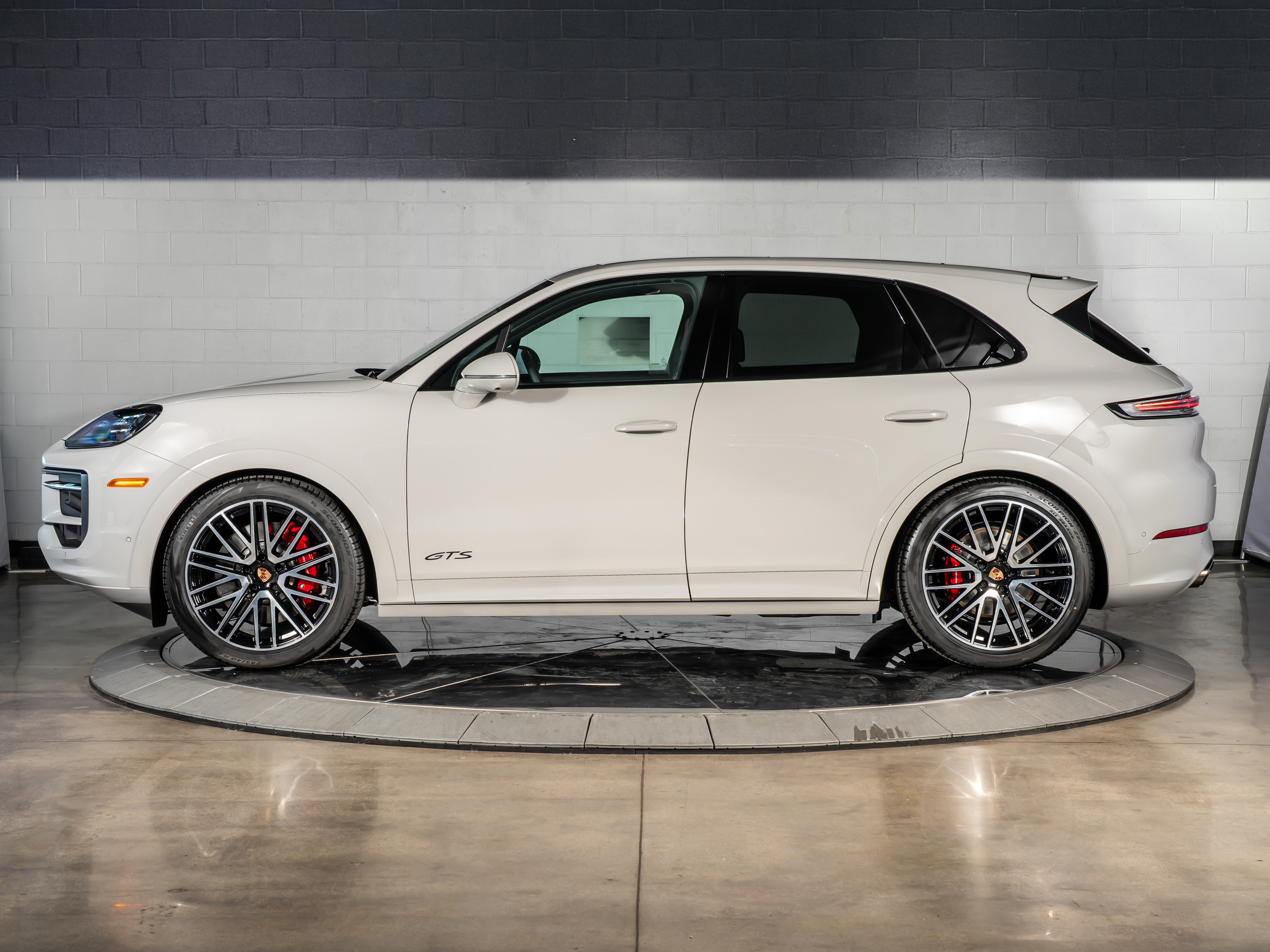 2026 Porsche Cayenne Gts GTS