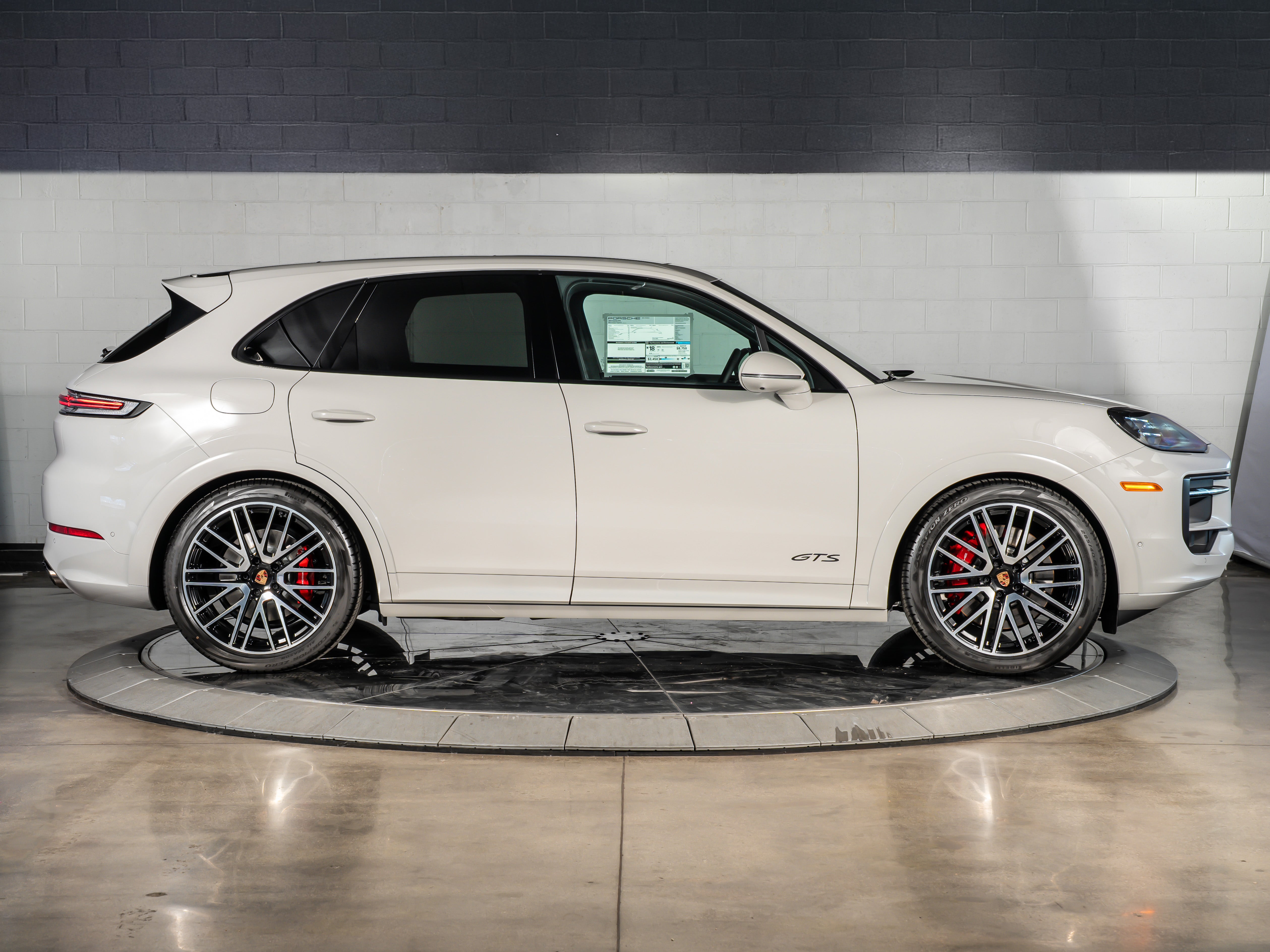 2026 Porsche Cayenne Gts GTS