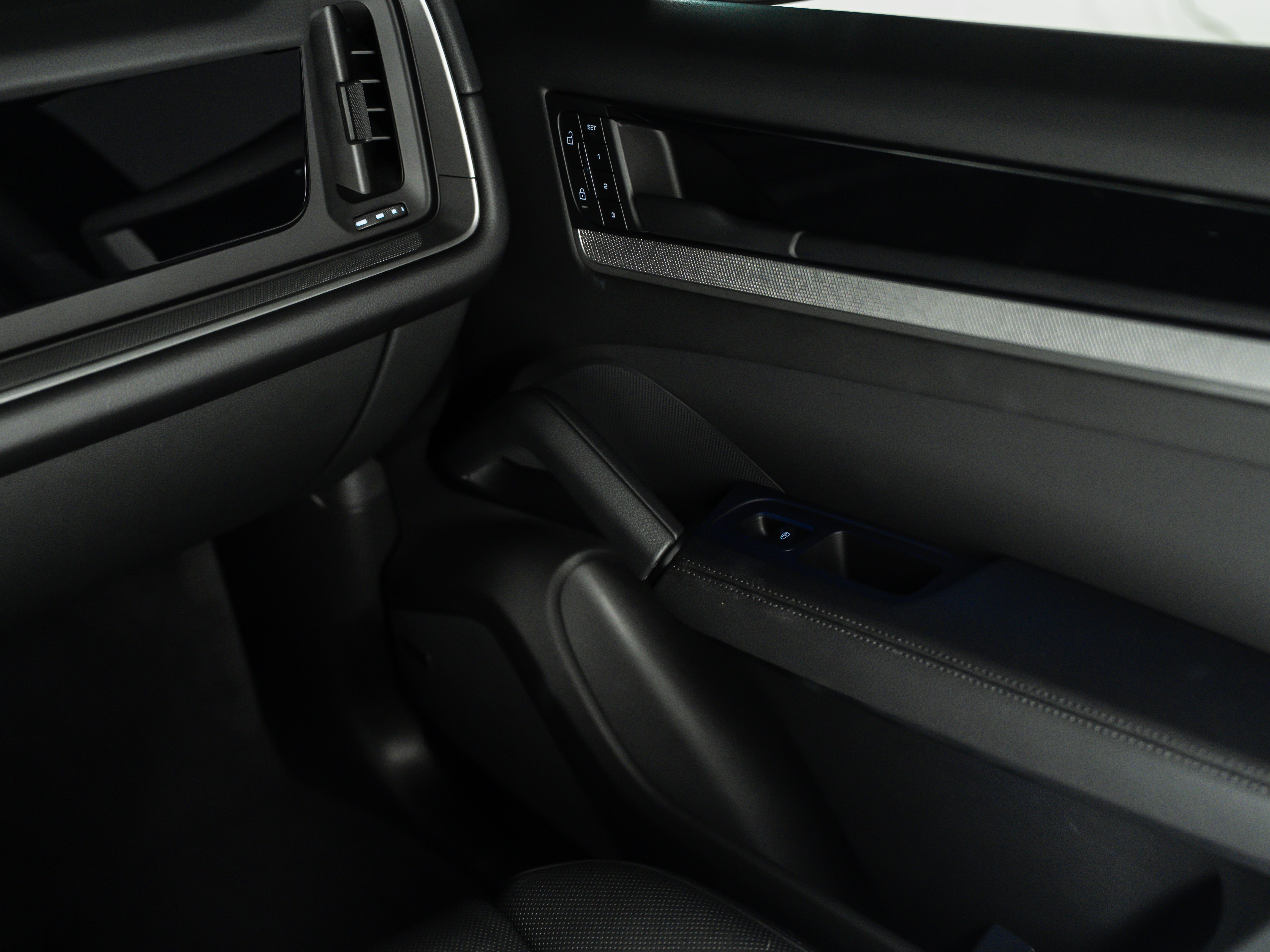 2025 Porsche Cayenne Coupe Base