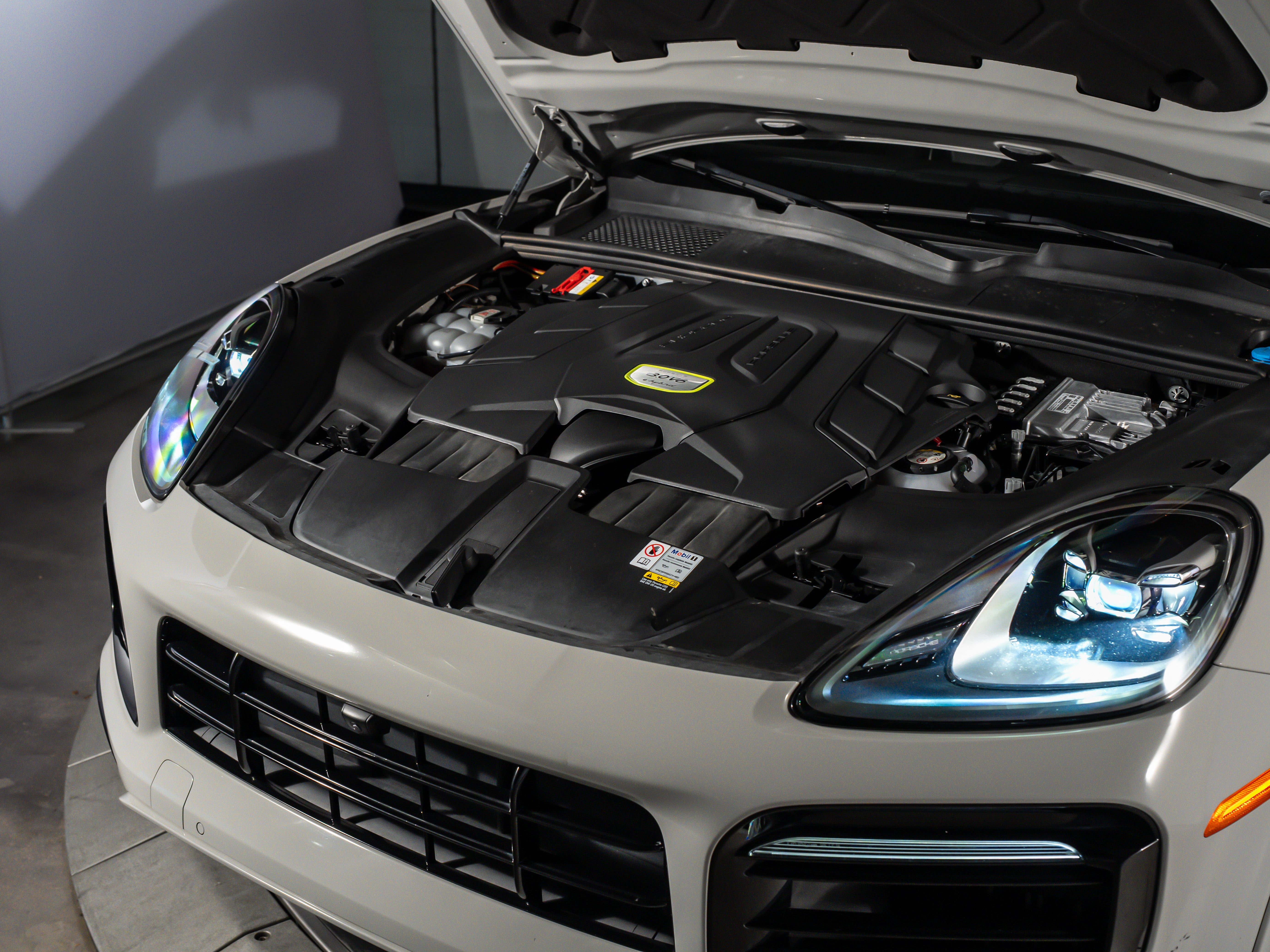 2023 Porsche Cayenne E-Hybrid Coupe Platinum Edition