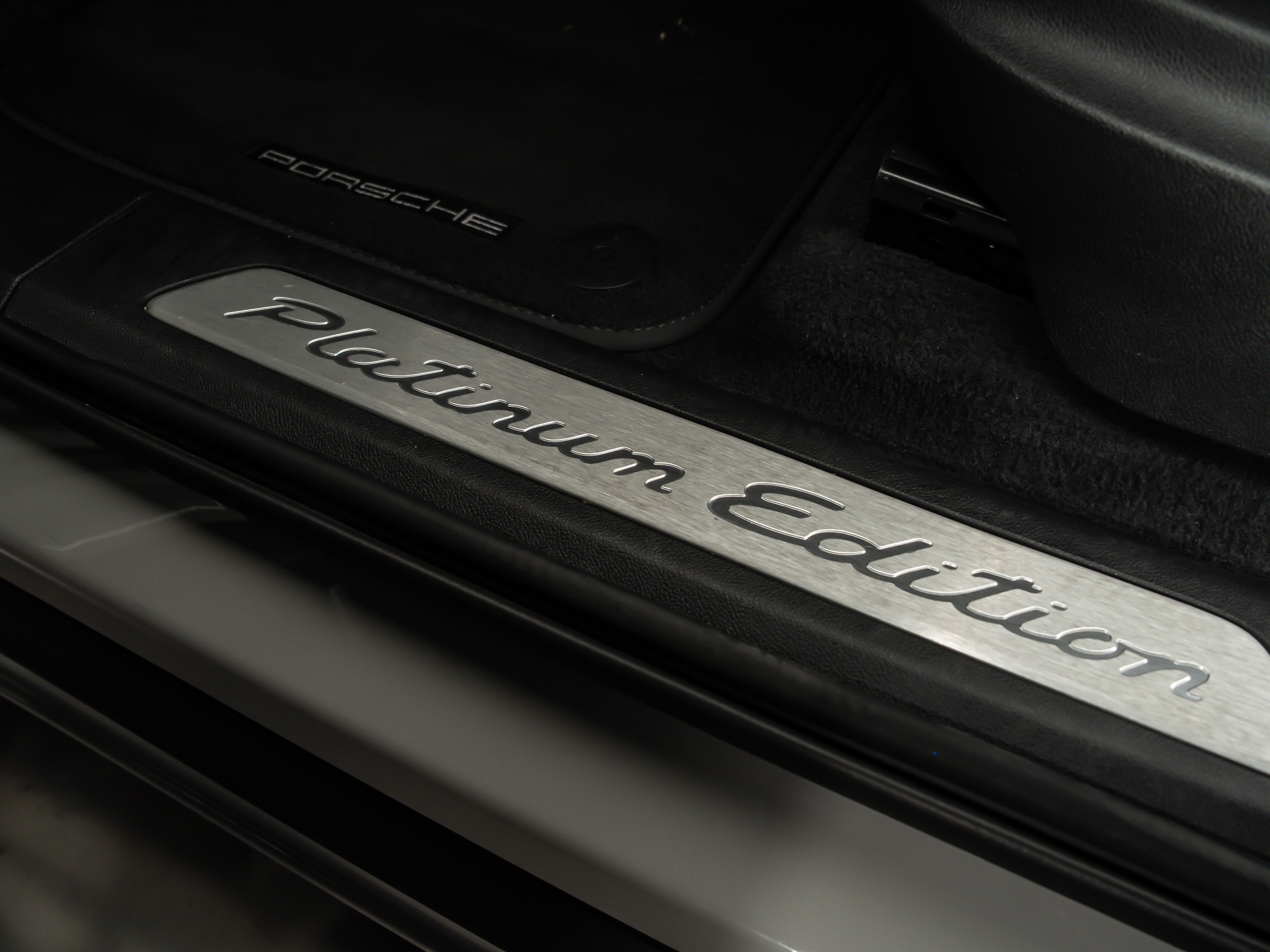 2023 Porsche Cayenne E-Hybrid Coupe Platinum Edition