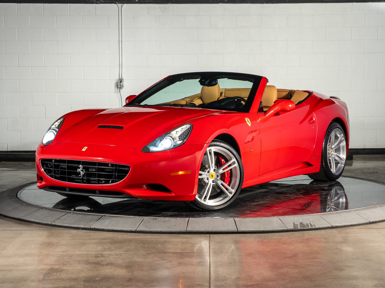 2013 Ferrari California Base — photo 1 of 40 from the dealer listing